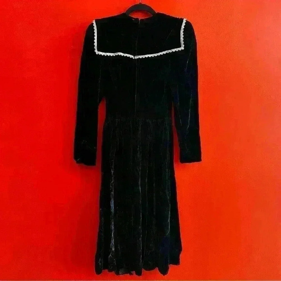 Vintage Gunne Sax Jessica McClintock Black velvet dress with white lace size 3 - Picture 5 of 9